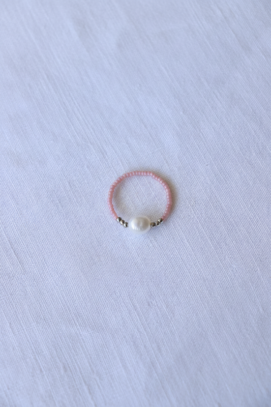 Anello rosa cipria con perla
