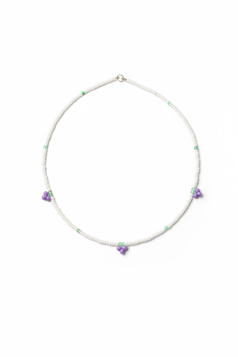 Collana uva - sfondo bianco